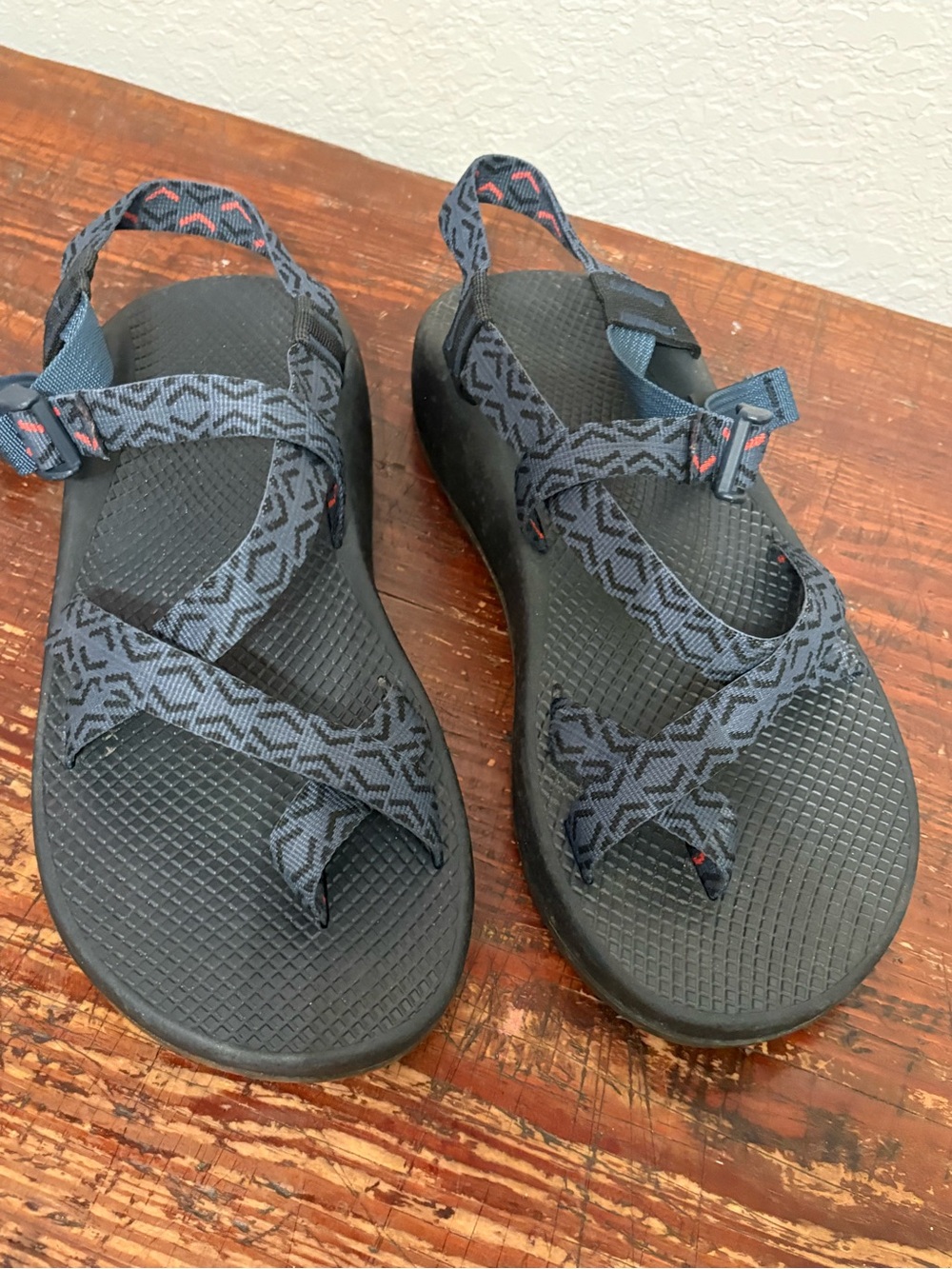 Chaco Men's Navy Blue & Black Sport Sandals size 11, Great condition